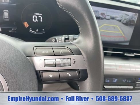 Used 2025 Hyundai Kona SEL FWD image 29