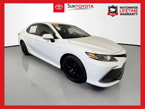 Used 2022 Toyota Camry LE image 1