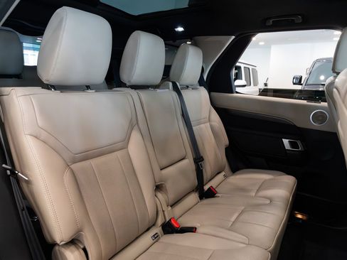 Used 2017 Land Rover Discovery SE AWD/4WD image 22