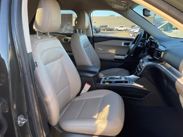 Used 2023 Ford Explorer XLT w/ Equipment Group 202A AWD/4WD image 38