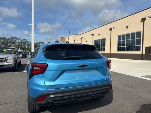Used 2025 Chevrolet Trax RS w/ Driver Confidence Package image 3