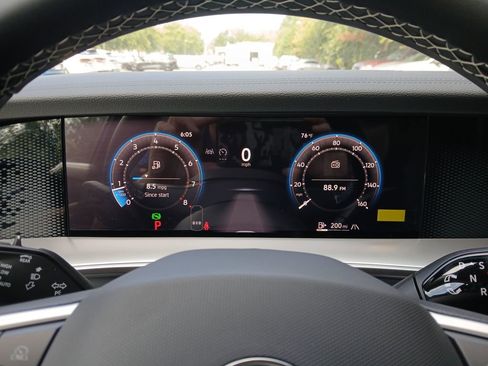 New 2025 Volkswagen Tiguan SE image 15