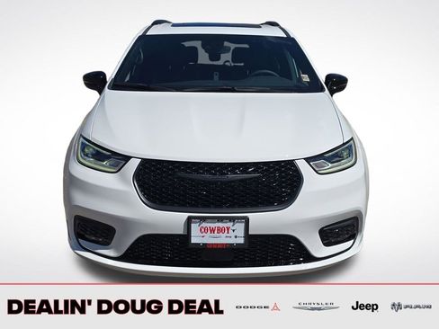 New 2026 Chrysler Pacifica Limited AWD/4WD image 8