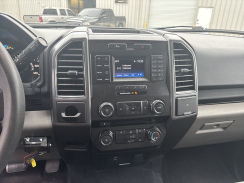 Used 2017 Ford F150 XLT image 17