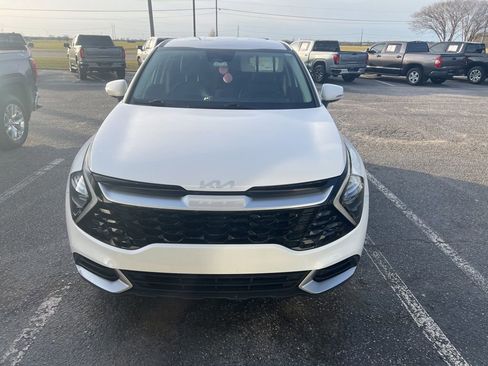 Used 2023 Kia Sportage EX image 3