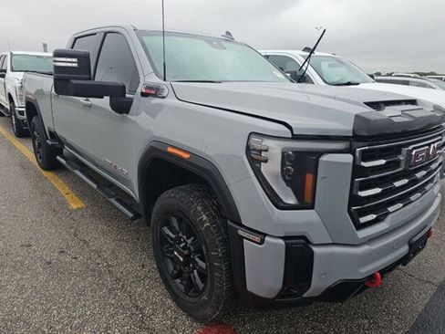 Used 2025 GMC Sierra 2500 AT4 AWD/4WD image 4
