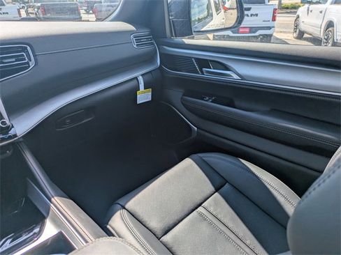 New 2025 Jeep Wagoneer Series II w/ Premium Group I image 17