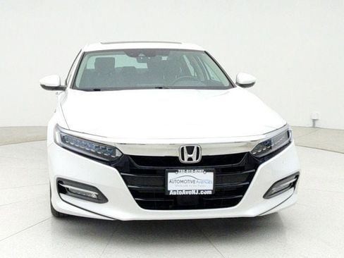 Used 2019 Honda Accord Touring image 2