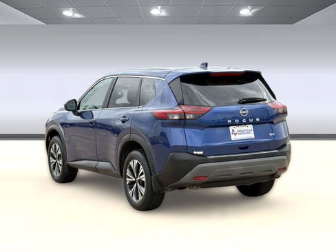 Used 2023 Nissan Rogue SV image 3