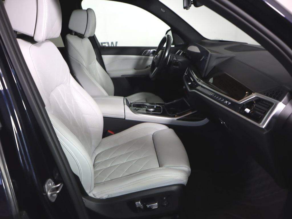 Used 2023 BMW X7 xDrive40i w/ M Sport Package AWD/4WD image 31