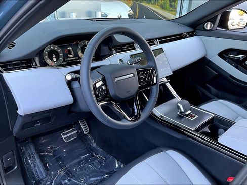 Used 2026 Land Rover Range Rover Evoque Dynamic SE image 17
