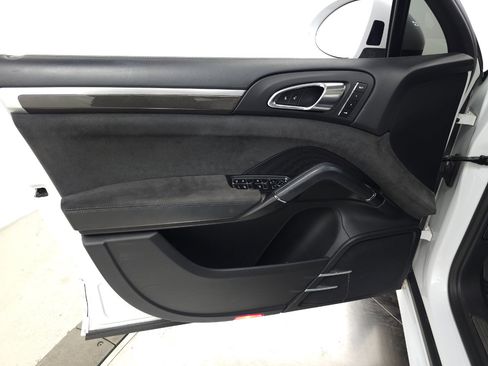 Used 2016 Porsche Cayenne GTS w/ Premium Package Plus image 18