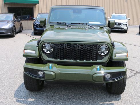 Used 2024 Jeep Wrangler High Altitude AWD/4WD image 10