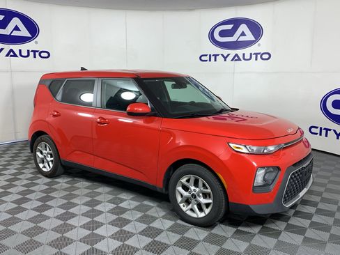 Used 2022 Kia Soul LX w/ Technology Package FWD image 1