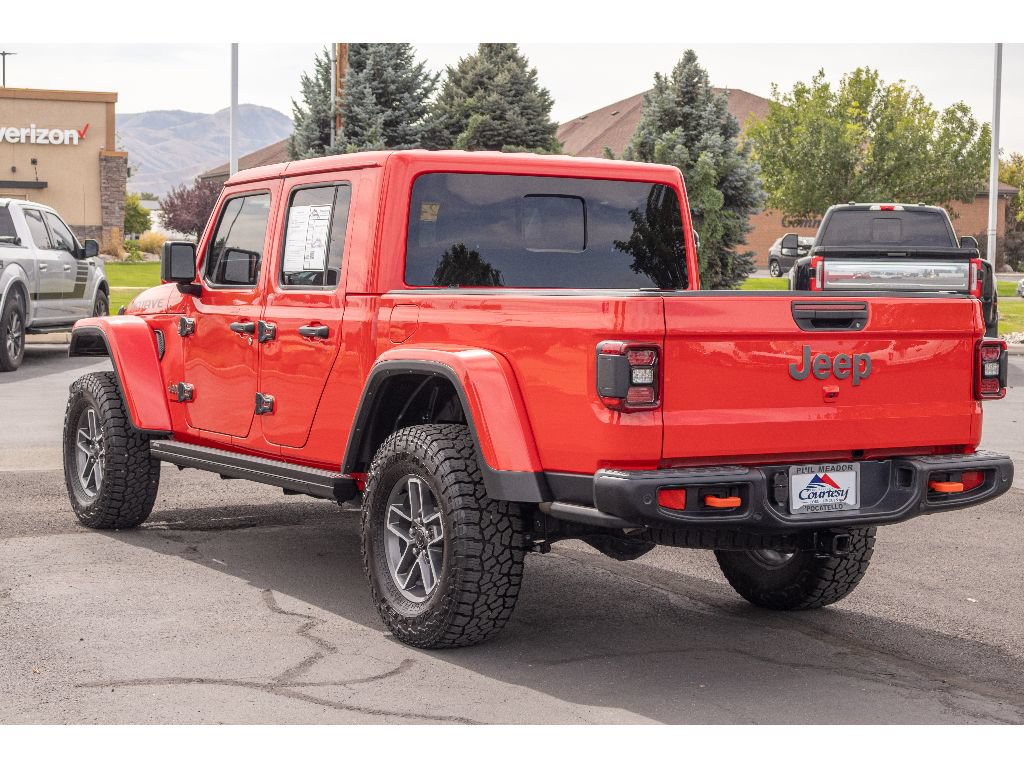 Used 2024 Jeep Gladiator Mojave AWD/4WD image 5
