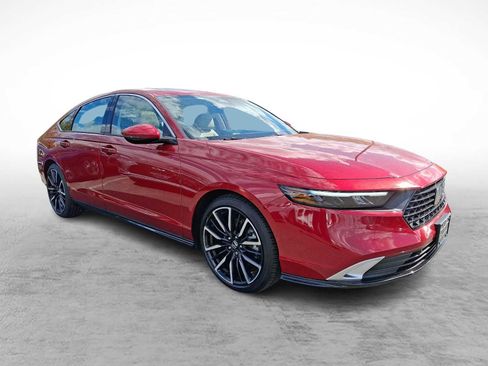 Used 2023 Honda Accord Touring image 2