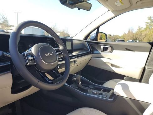 Certified 2025 Kia Sorento S w/ Panoramic Sunroof Package FWD image 10