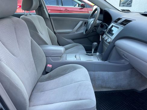 Used 2011 Toyota Camry LE image 12