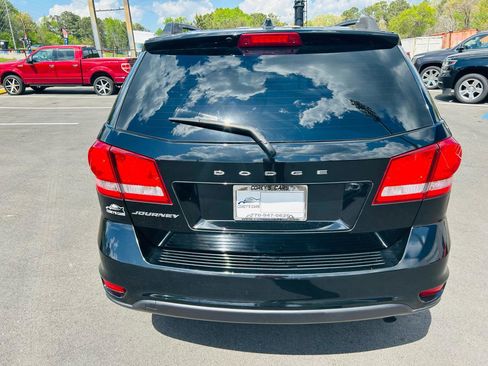 Used 2015 Dodge Journey SXT w/ Flexible Seating Group image 4