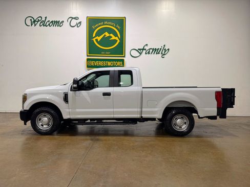 Used 2018 Ford F250 XL w/ Power Equipment Group RWD image 5