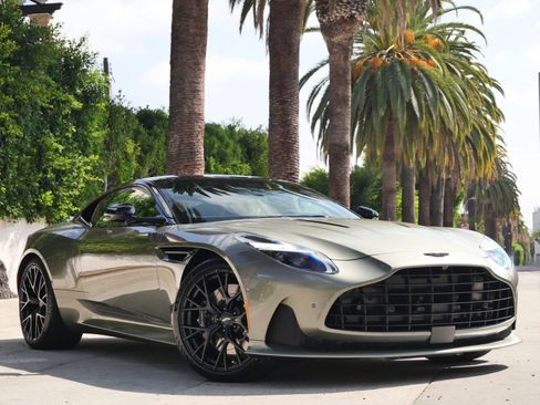 Used 2025 Aston Martin DB12 Coupe RWD image 1