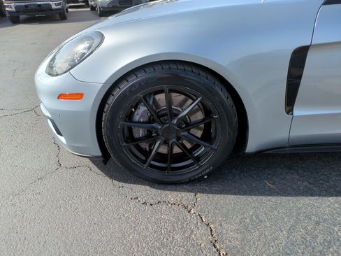 Used 2018 Porsche Panamera 4 image 11