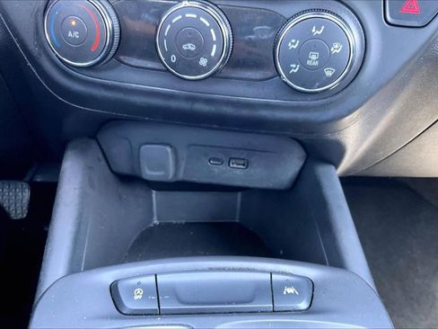 Used 2025 Chevrolet Trax LS FWD image 31