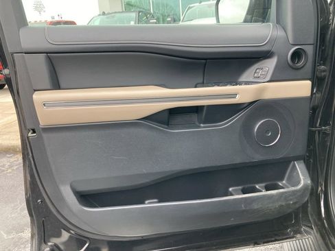 Used 2024 Ford Expedition XLT image 11