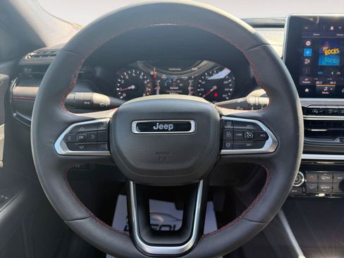 Used 2025 Jeep Compass Trailhawk AWD/4WD image 16