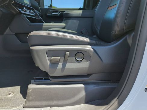Used 2025 GMC Sierra 2500 AT4 w/ AT4 Premium Plus Package AWD/4WD image 12