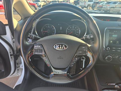 Used 2017 Kia Forte S image 6