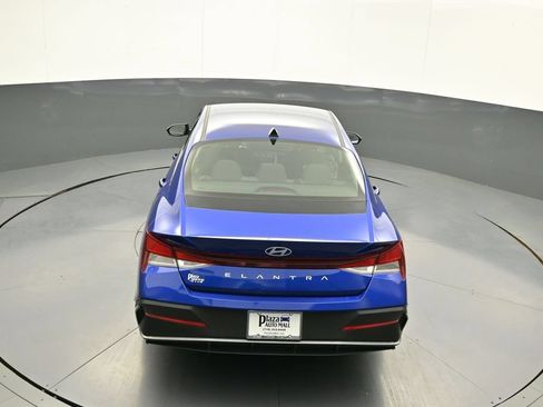 Certified 2025 Hyundai Elantra SE FWD image 37