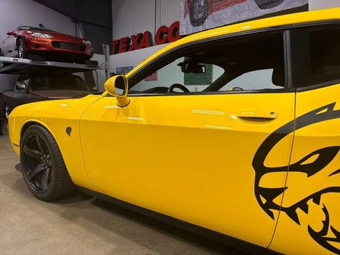 Used 2017 Dodge Challenger SRT Hellcat RWD image 52