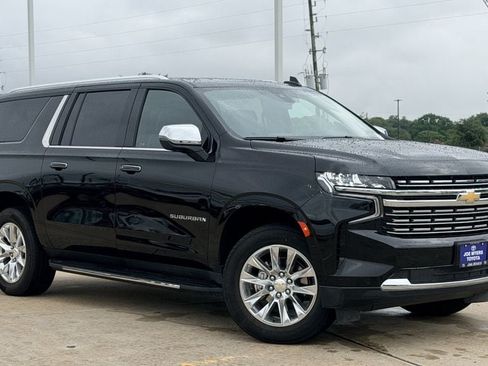 Used 2023 Chevrolet Suburban Premier AWD/4WD image 2