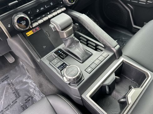 Certified 2025 Toyota Tacoma Limited AWD/4WD image 26