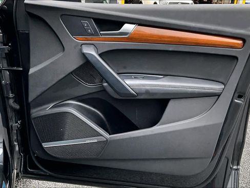 Used 2021 Audi Q5 Prestige w/ Prestige Package image 22