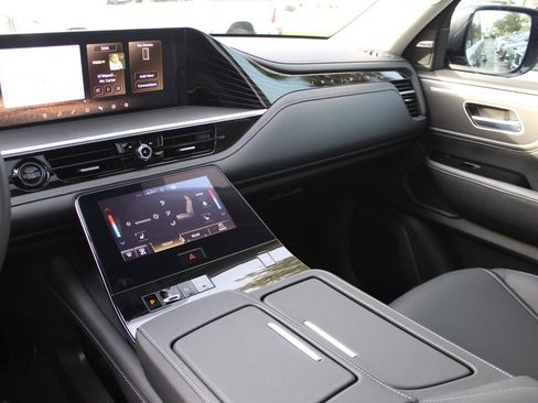 Certified 2025 INFINITI QX80 Pure image 18