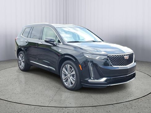 Used 2025 Cadillac XT6 Premium Luxury w/ LPO, Floor Liner Package AWD/4WD image 2