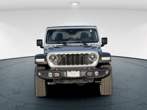 Used 2024 Jeep Gladiator Rubicon w/ Convenience Group image 10