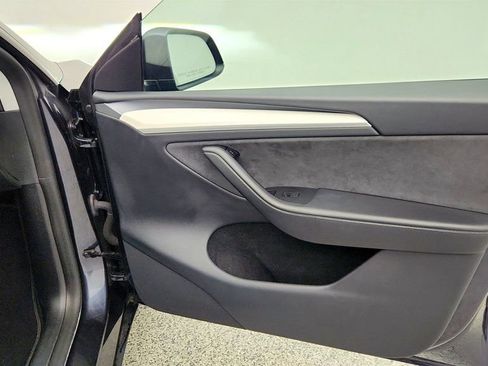 Used 2024 Tesla Model Y Long Range image 29