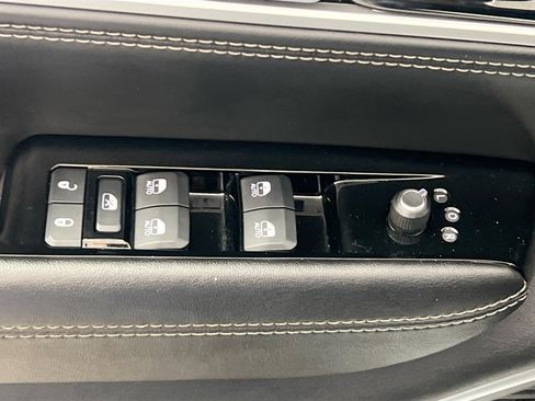 Used 2023 Jeep Wagoneer L Series II image 16