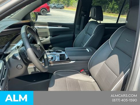 Used 2025 Cadillac Escalade Premium Luxury AWD/4WD image 11