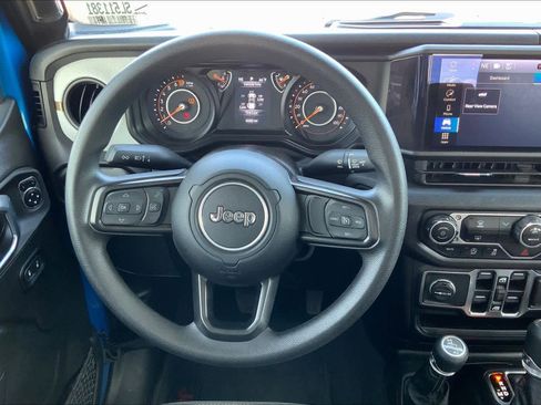 Used 2025 Jeep Gladiator Sport image 5