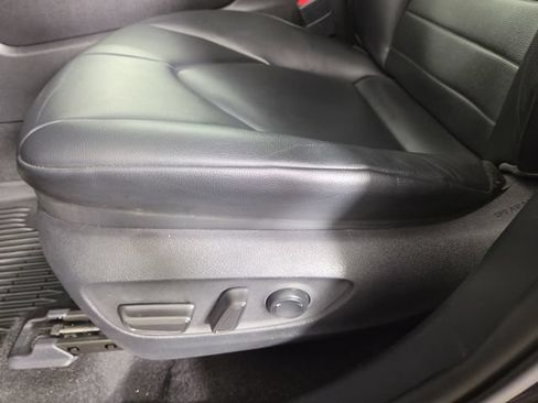 Used 2021 Toyota Highlander XLE AWD/4WD image 31