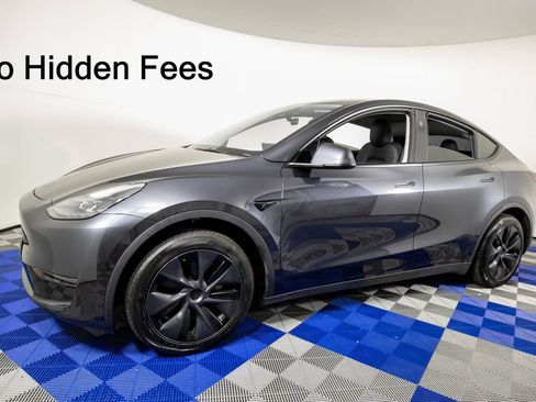 Used 2025 Tesla Model Y Long Range RWD image 1