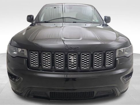 Used 2020 Jeep Grand Cherokee Altitude image 3