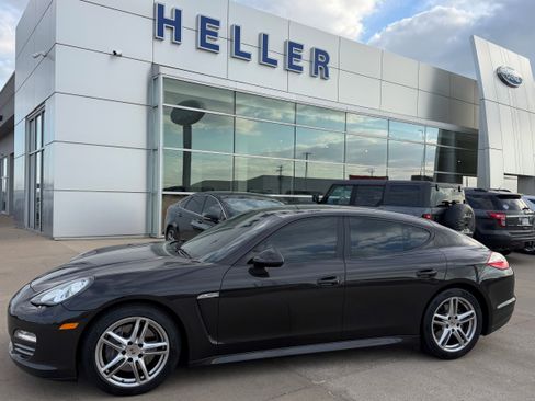 Used 2012 Porsche Panamera 4 image 3