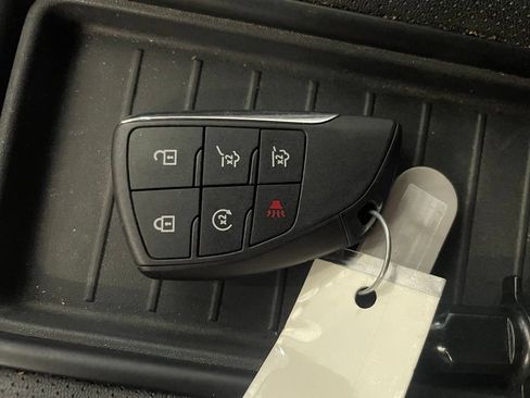 Used 2024 GMC Yukon XL AT4 w/ Technology Package AWD/4WD image 18