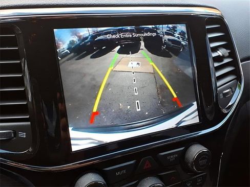 Used 2022 Jeep Grand Cherokee Laredo X image 23