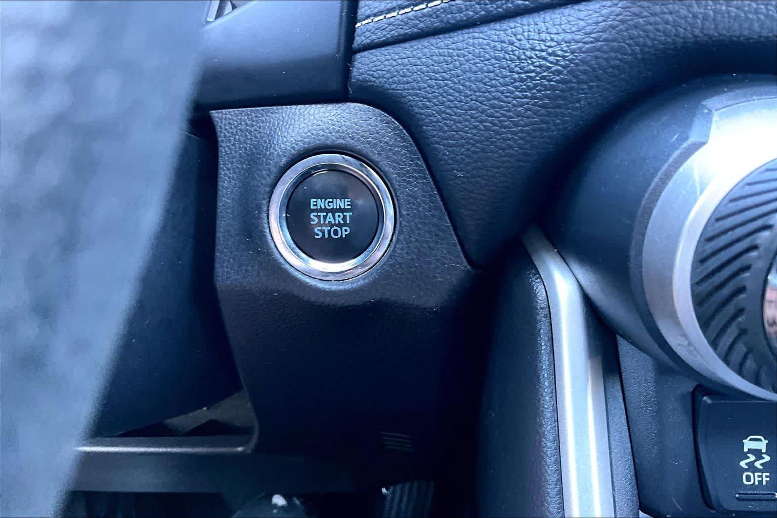 Certified 2021 Toyota RAV4 XLE AWD/4WD image 35